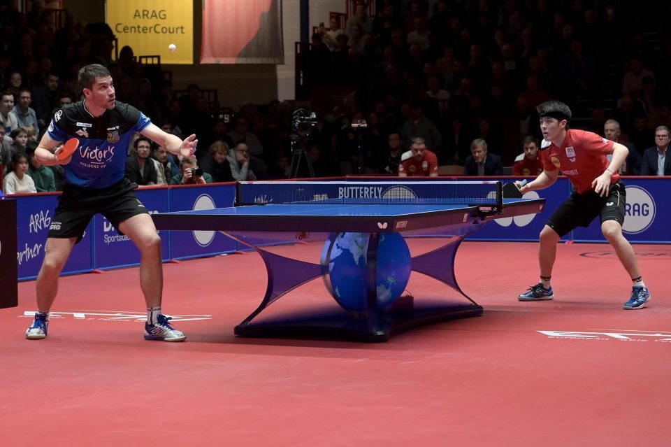 TTCL Finale Rückspiel Borussia Düsseldorf - 1. FC Saarbrücken TT am 03.04.2023 im ARAG CenterCourt in Düsseldorf Patrick Franziska ( Saarbrücken ), links und Dang Qiu ( Düsseldorf )Foto: Revierfoto