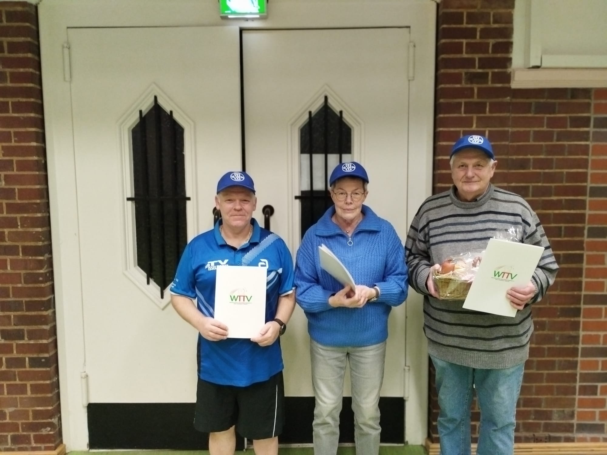 Die geehrten Aktiven des TV Isselhorst, von links: Heiko Martins, Ulla Deitermann und Hans Teutrine